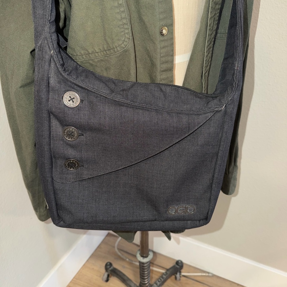OGIO Charcoal Men's Messenger Bag.  Never Used. Like new